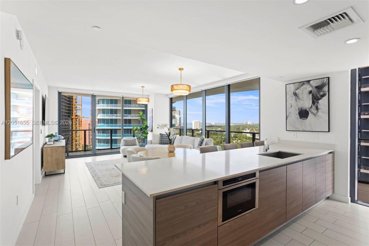 1300 S Miami Ave , Unit 2206, Miami, FL 33130 Photo