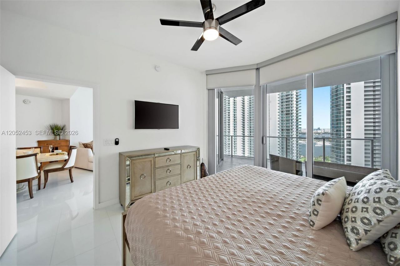 851 NE 1st Avenue , Unit 3003, Miami, FL 33132 Photo