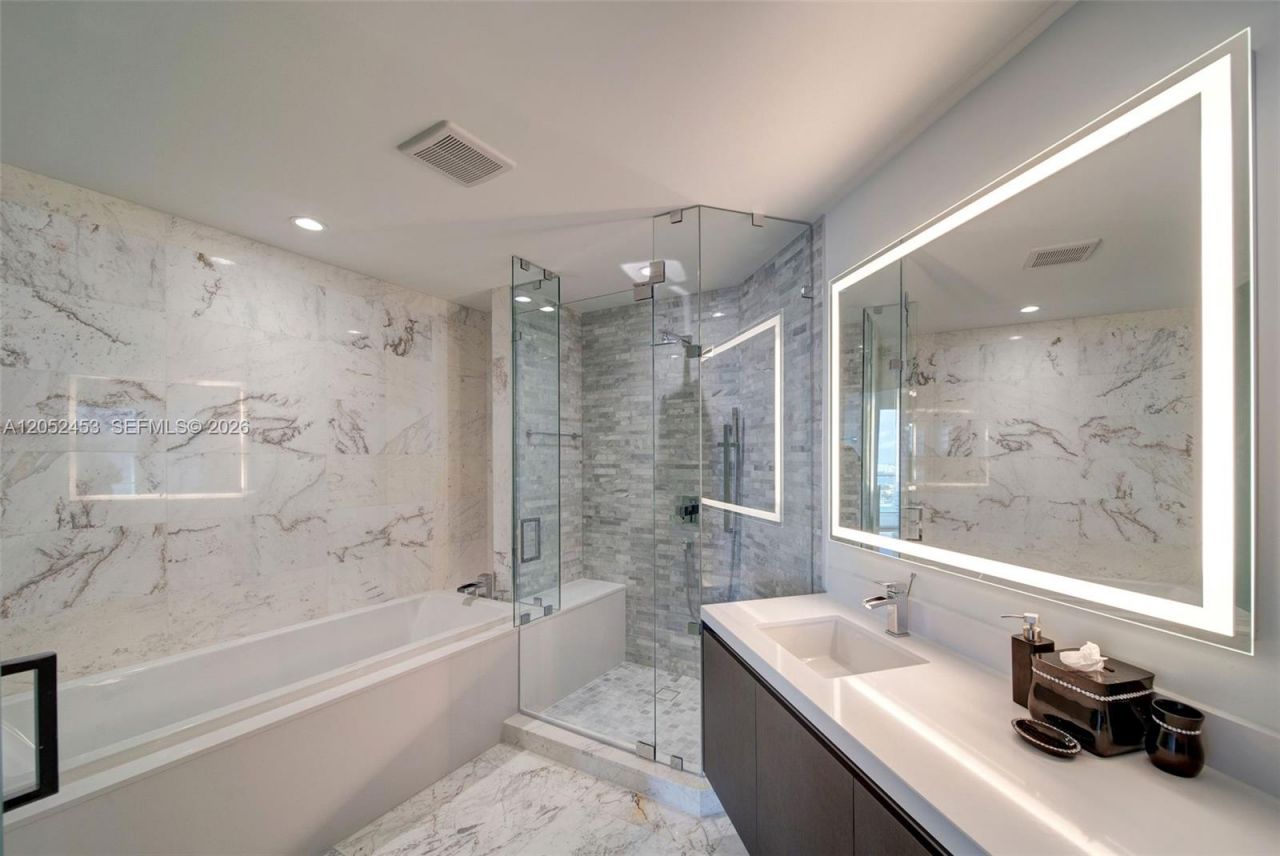 851 NE 1st Avenue , Unit 3003, Miami, FL 33132 Photo