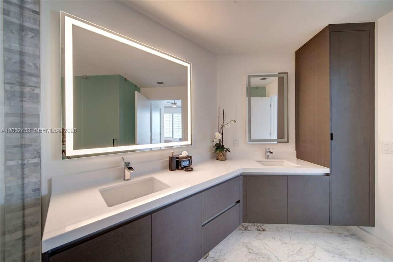 851 NE 1st Avenue , Unit 3003, Miami, FL 33132 Photo