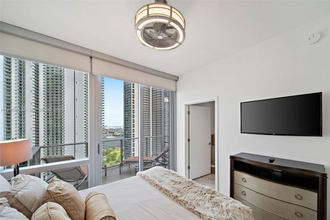 851 NE 1st Avenue , Unit 3003, Miami, FL 33132 Photo