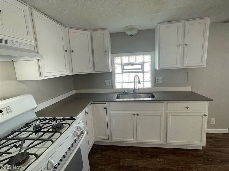 8317 Russell Lane , Cleveland, OH 44144 Photo 2