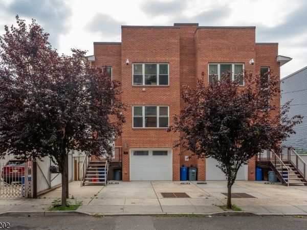 35 Woodside Pl, Newark, NJ 07104