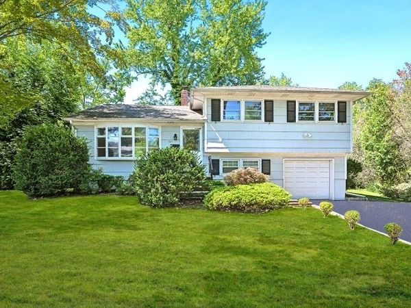 707 Gallows Hill Rd, Cranford, NJ 07016