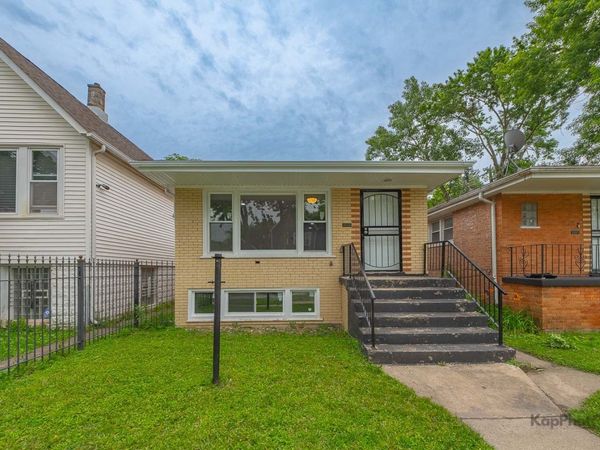 11955 S Prairie Avenue , Chicago, IL 60628