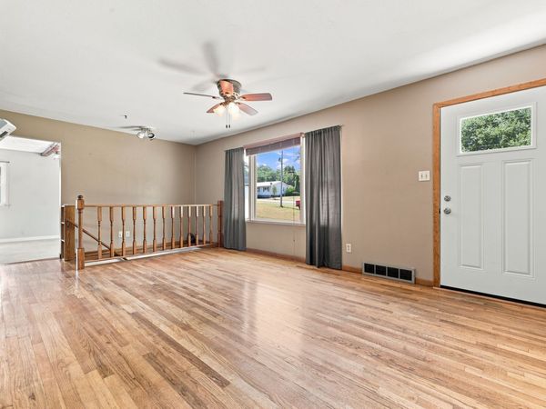 1023 County Line Road, Des Moines, IA 50320