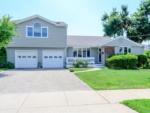 262 Rose Street , Massapequa Park, NY 11762