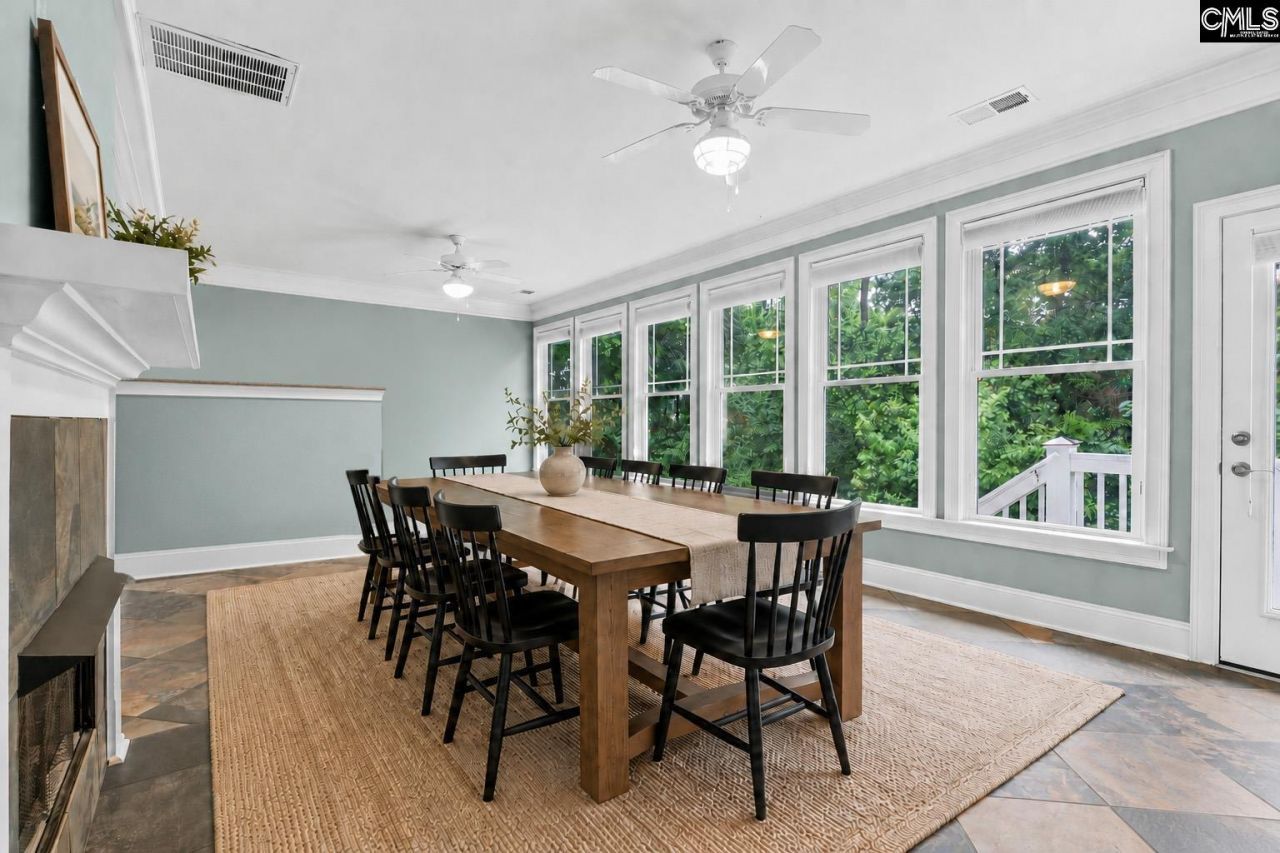 209 High Pointe Drive  Photo 10