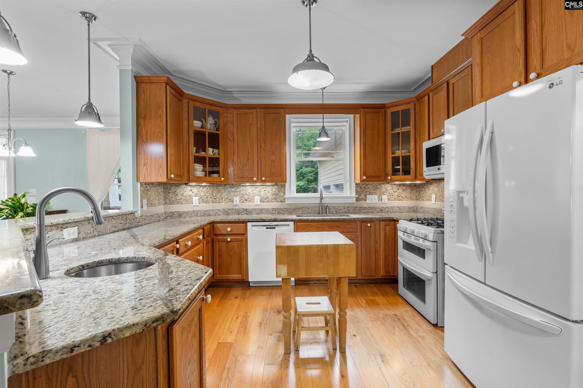 209 High Pointe Drive  Photo 12