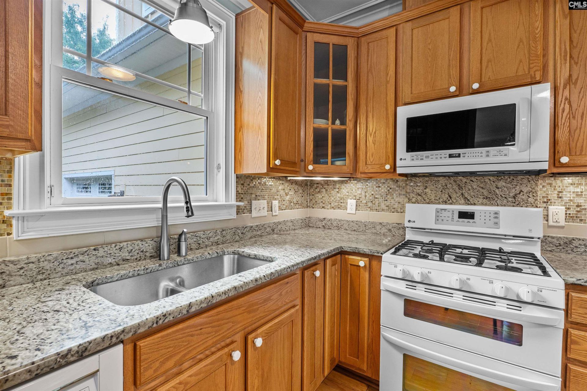209 High Pointe Drive  Photo 13