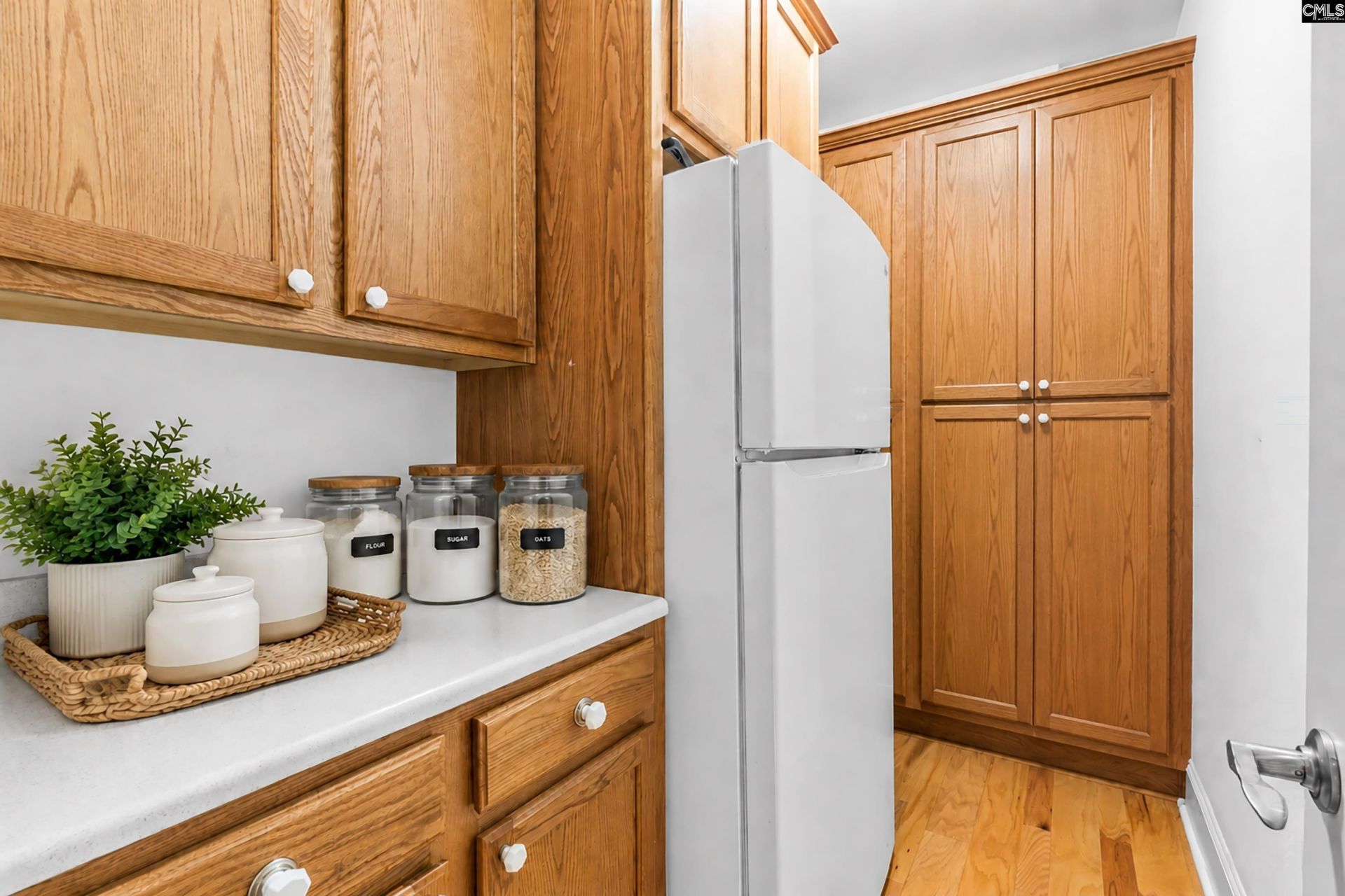 209 High Pointe Drive  Photo 15