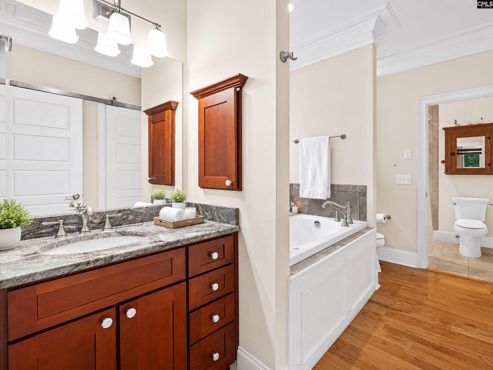209 High Pointe Drive  Photo 17