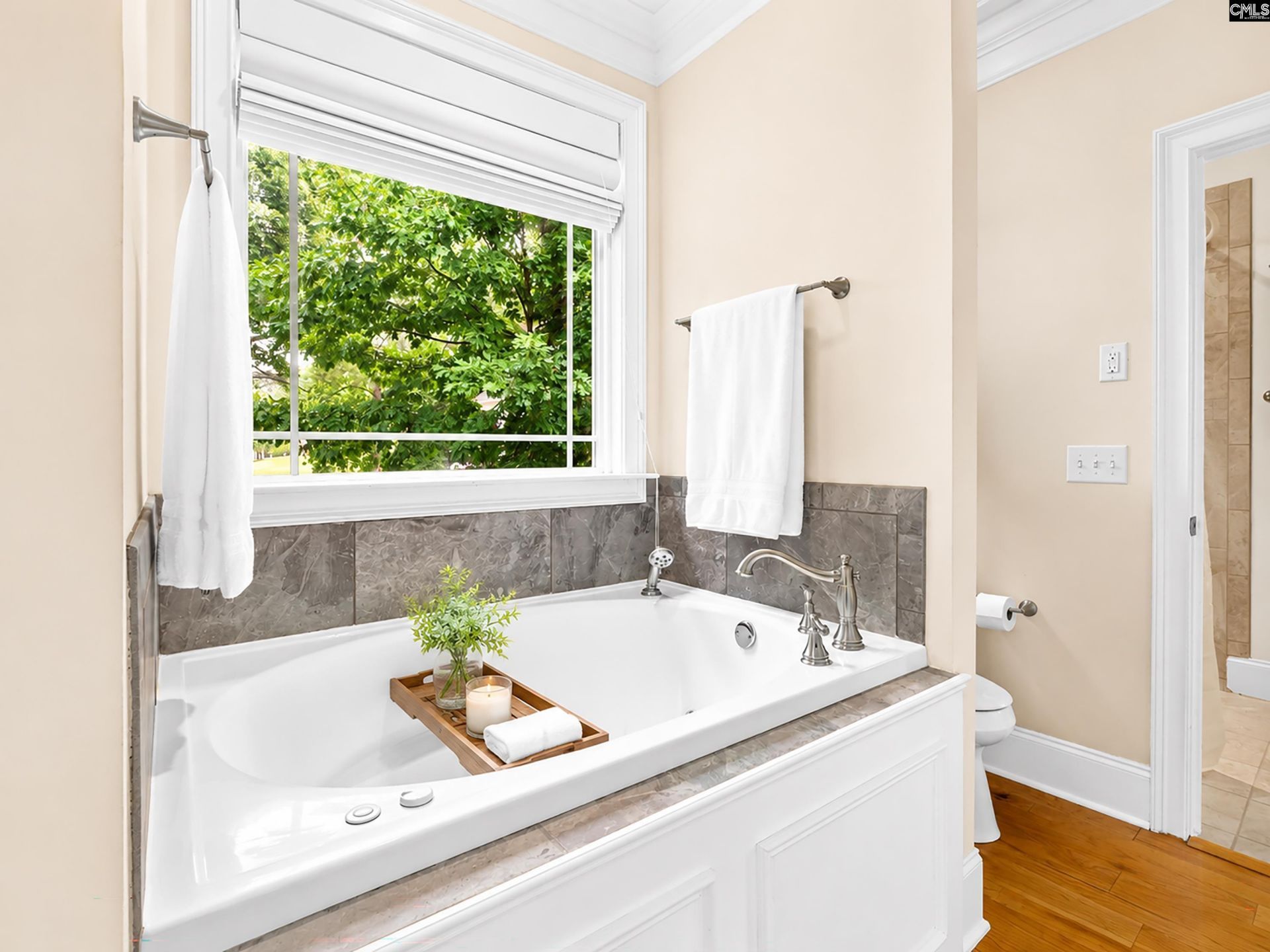 209 High Pointe Drive  Photo 18