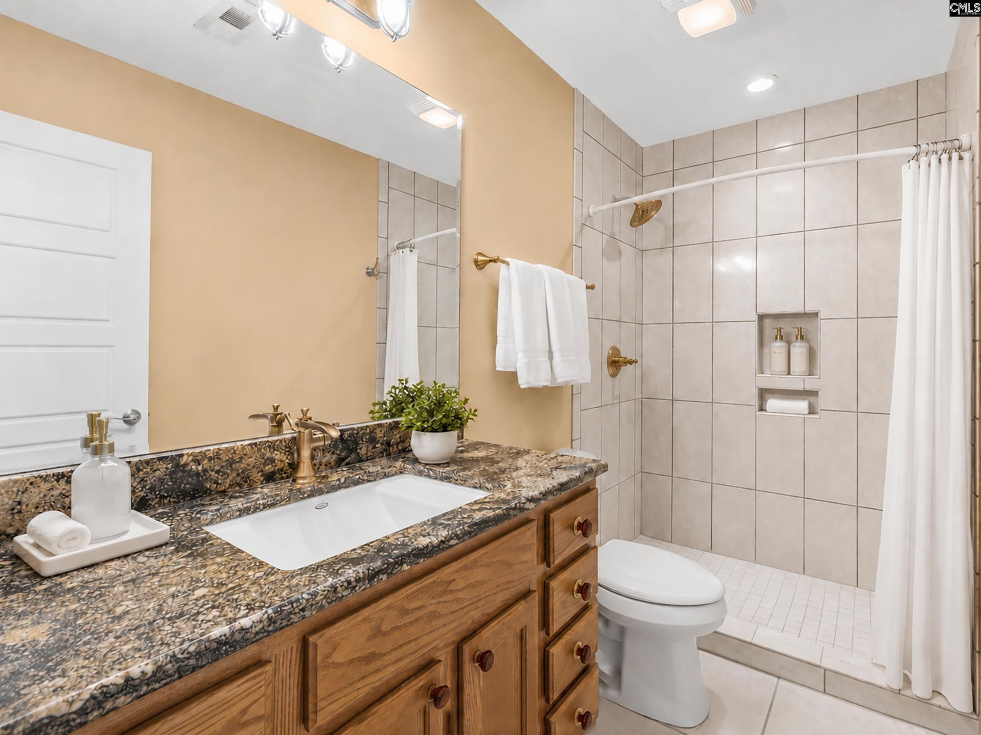 209 High Pointe Drive  Photo 31