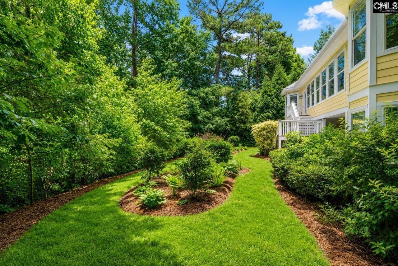 209 High Pointe Drive  Photo 35