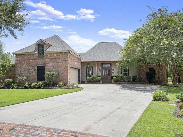 12274 Oak Colony Dr, Geismar, LA 70734
