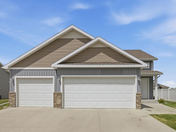 6073 Autumn Drive S, Fargo, ND 58104