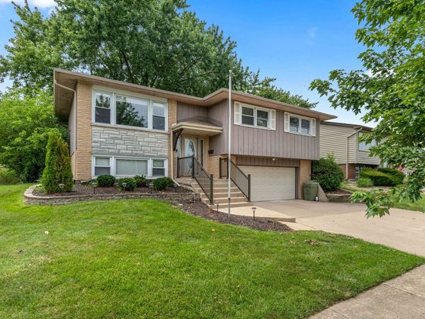 15954 Ozark Avenue, Tinley Park, IL 60477