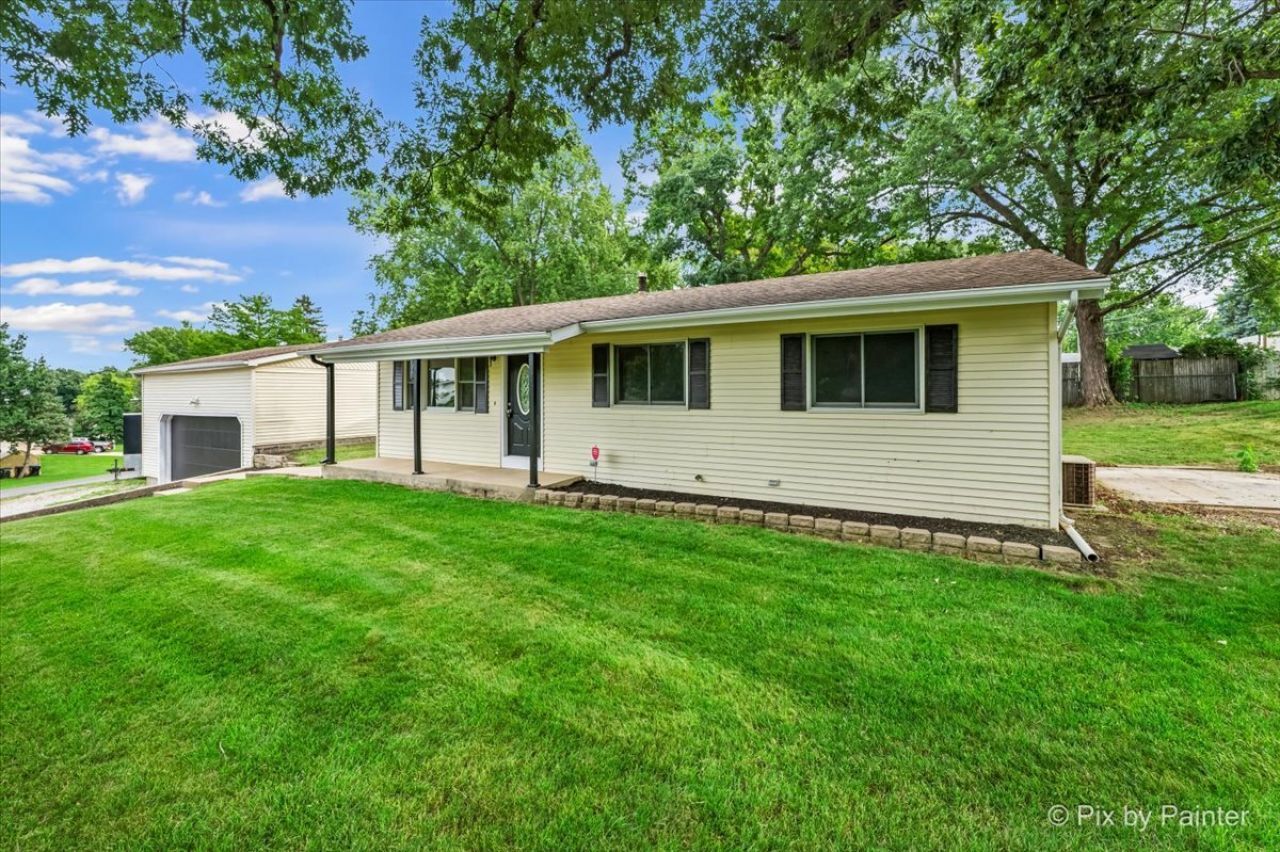 911 W Florence Street , McHenry, IL 60051