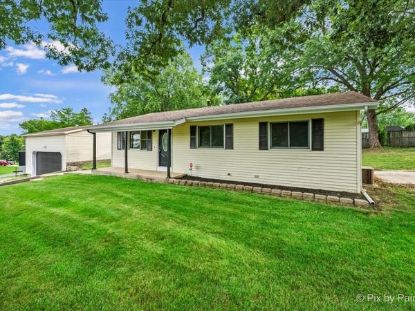 911 W Florence Street , McHenry, IL 60051