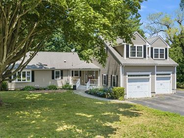11 Baker Street, Halifax, MA 02338