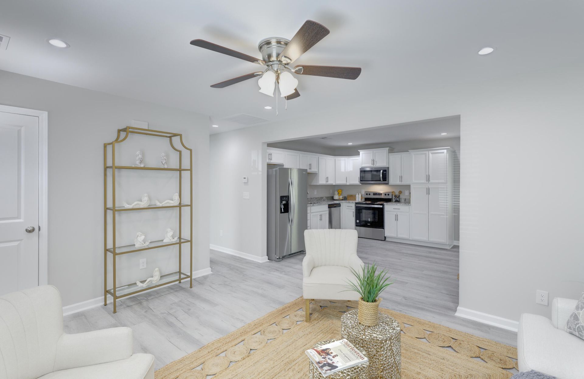 122 Thompson Street Photo 16