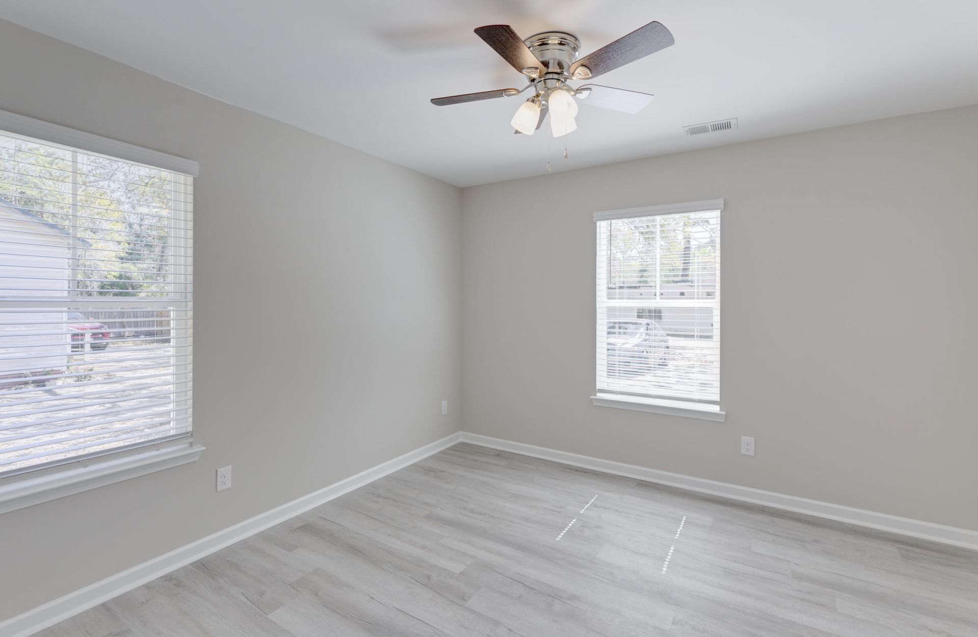 122 Thompson Street Photo 28