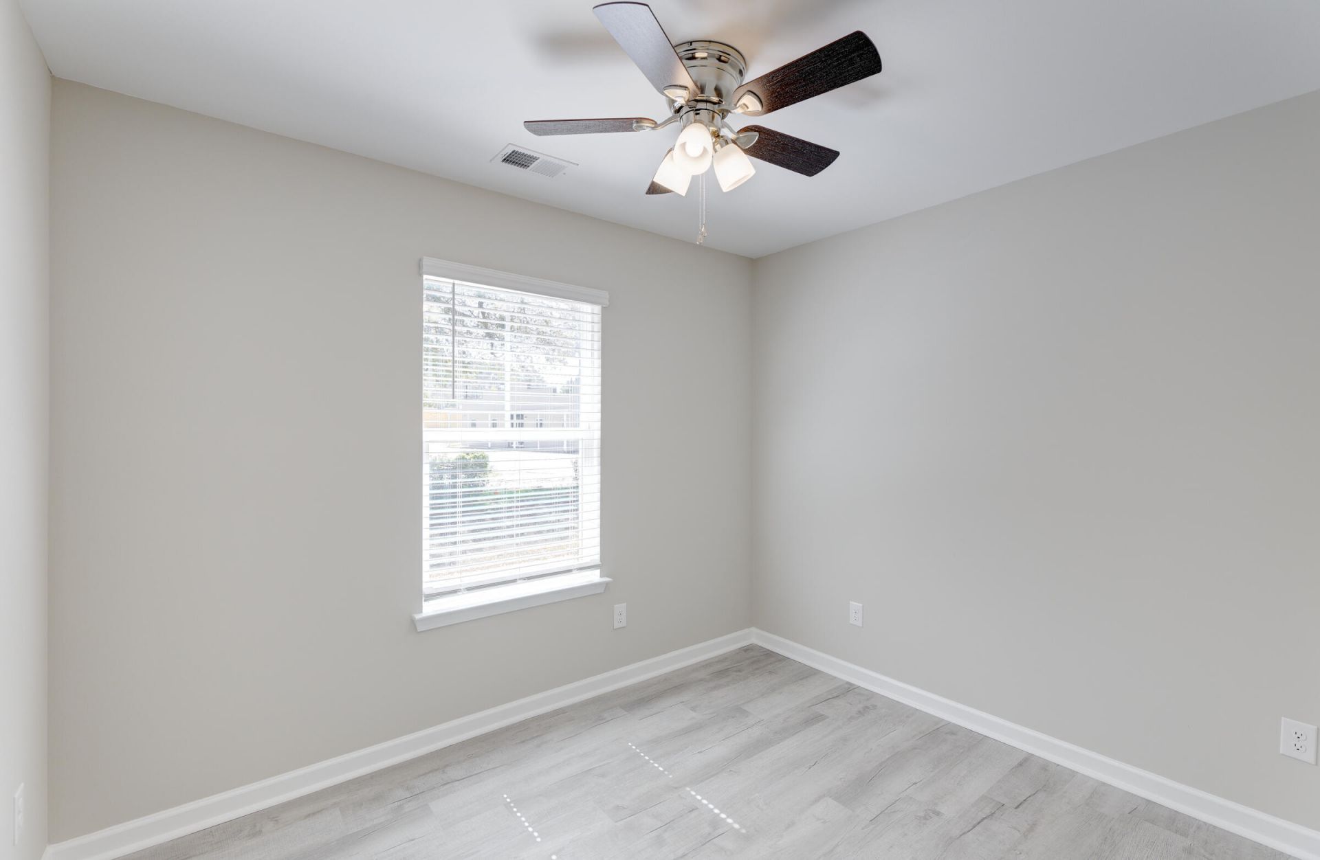 122 Thompson Street Photo 31