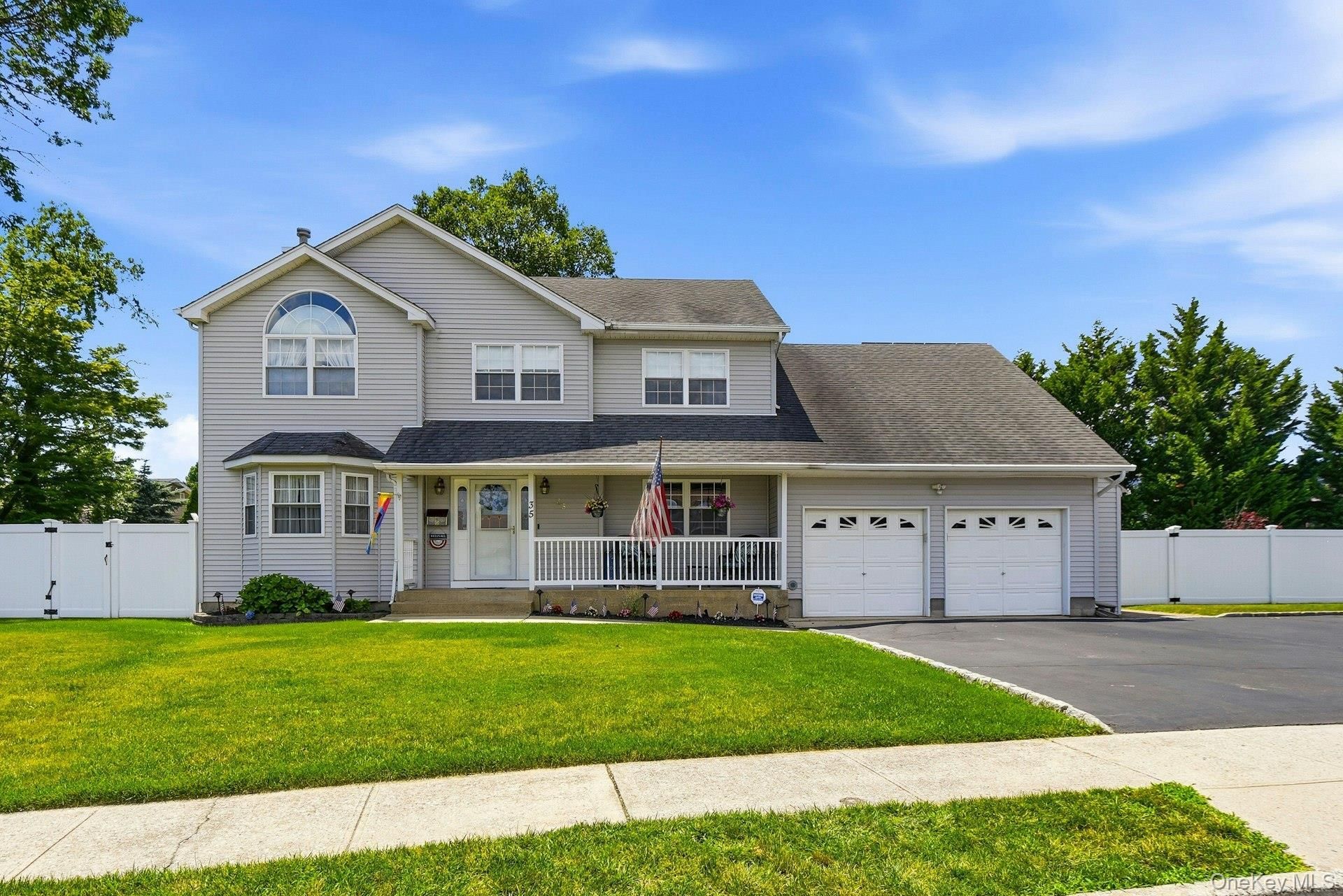 35 Dennis Lane , Bethpage, NY 11714 Main Photo