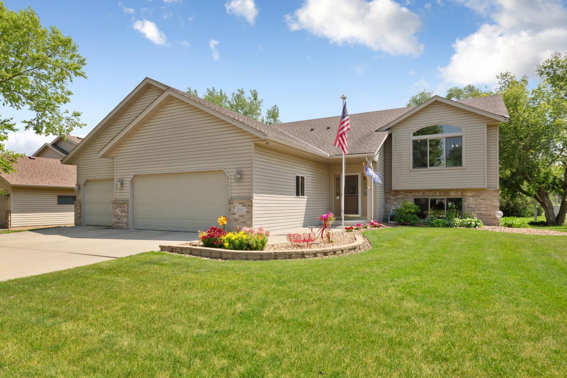 2103 Kennedy Drive, Faribault, MN 55021 Main Photo
