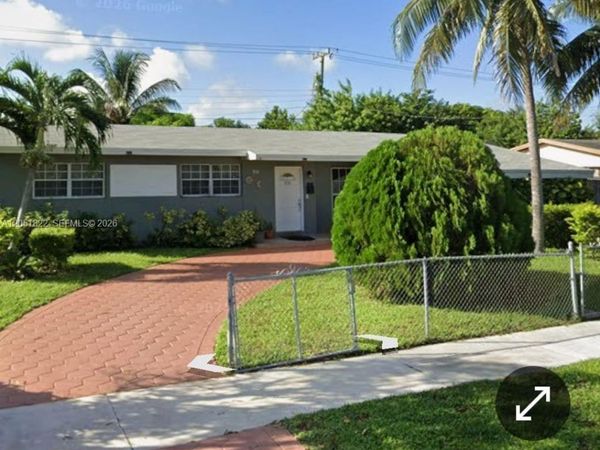 930 NW 180th Ter, Miami Gardens, FL 33169