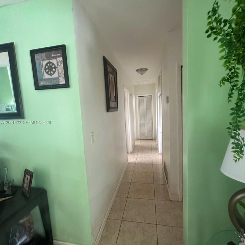 930 NW 180th Ter, Miami Gardens, FL 33169 Photo