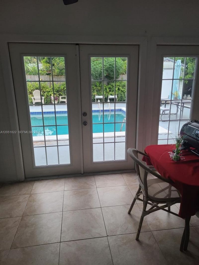 930 NW 180th Ter, Miami Gardens, FL 33169 Photo