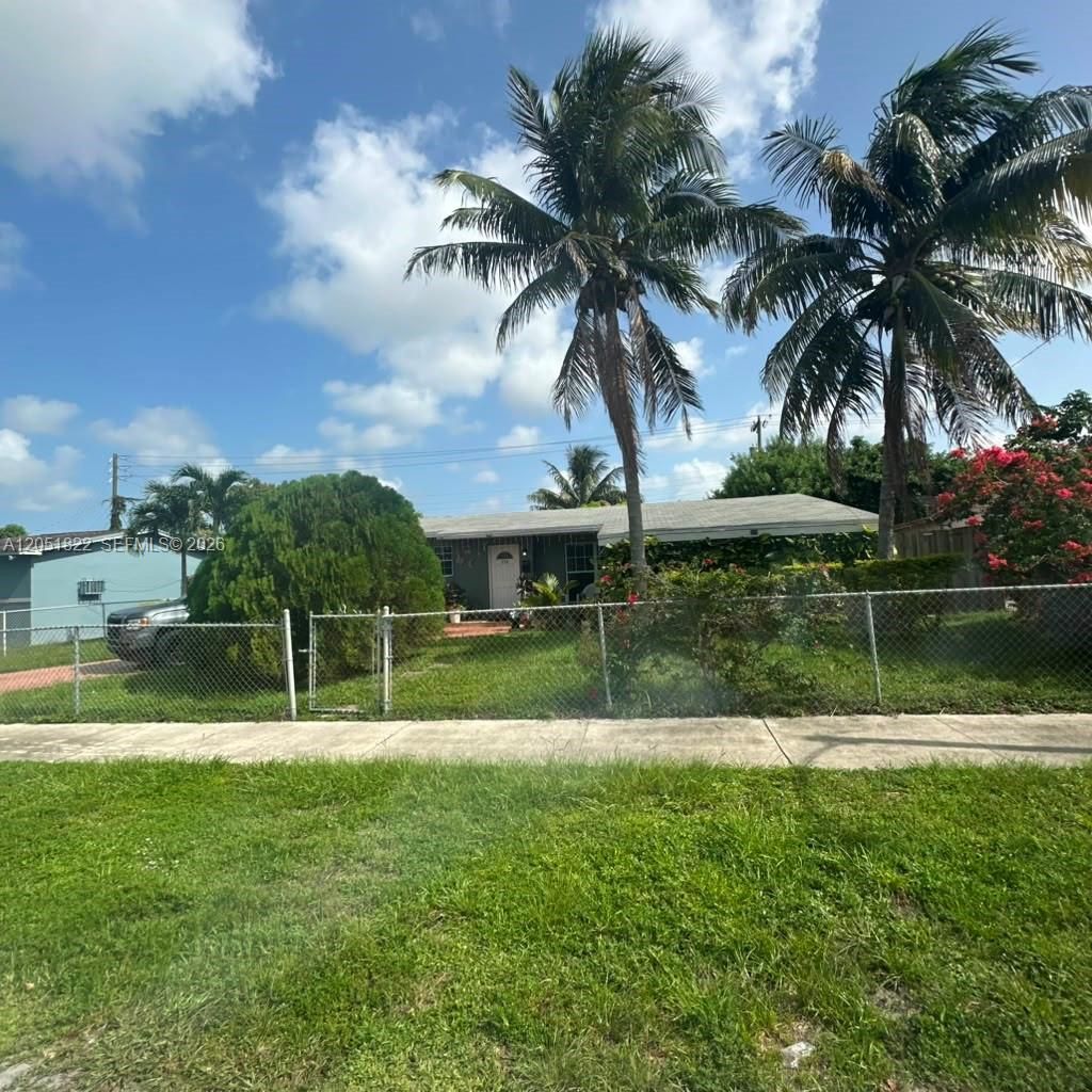 930 NW 180th Ter, Miami Gardens, FL 33169 Photo