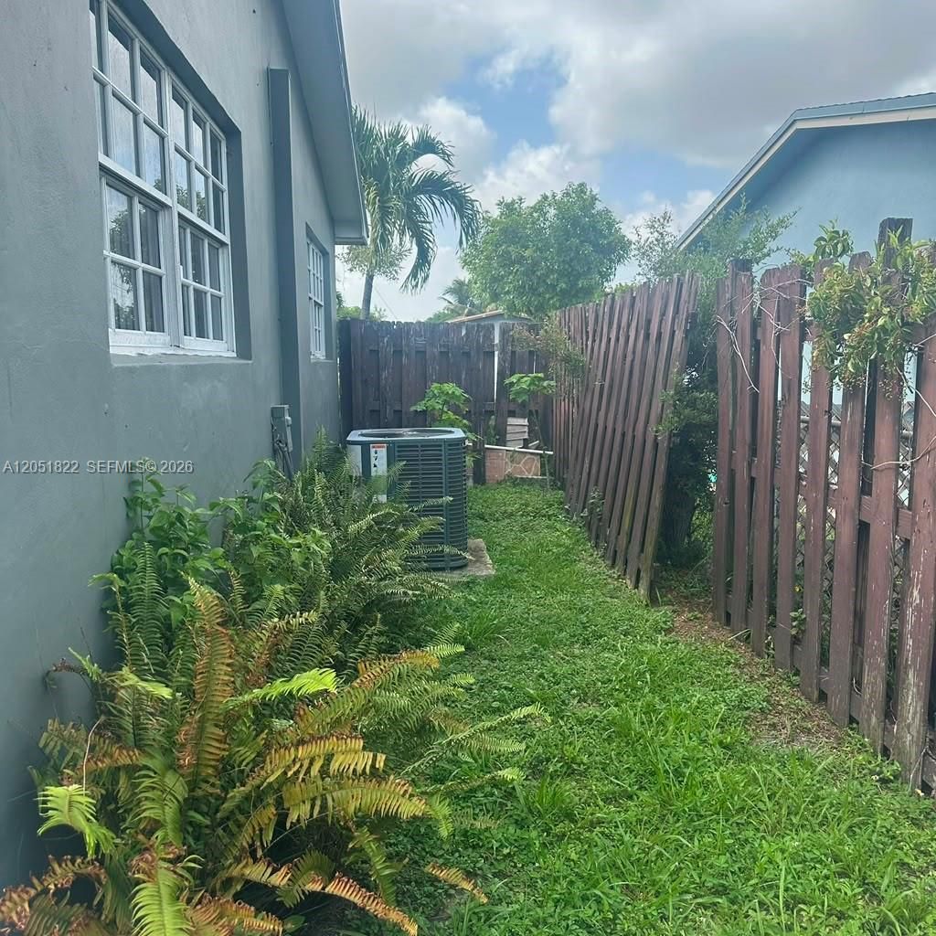 930 NW 180th Ter, Miami Gardens, FL 33169 Photo