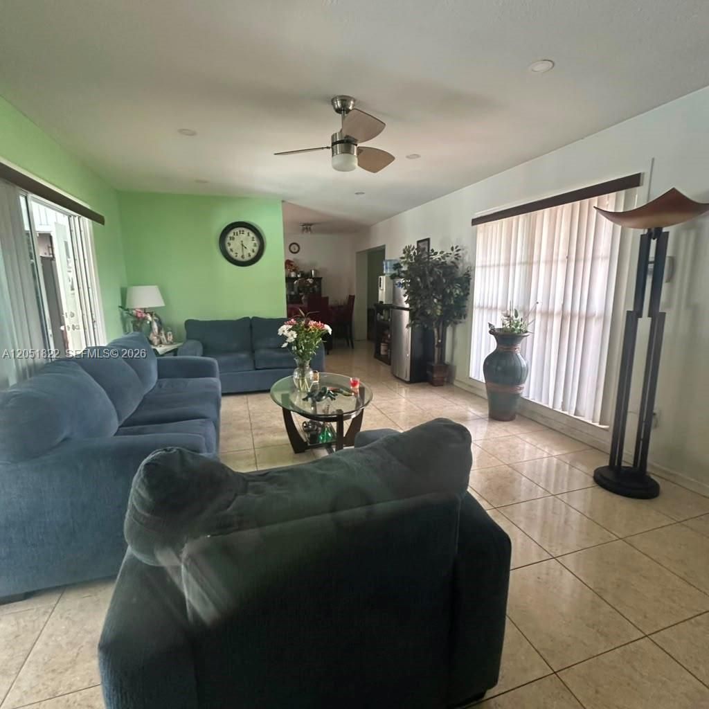 930 NW 180th Ter, Miami Gardens, FL 33169 Photo