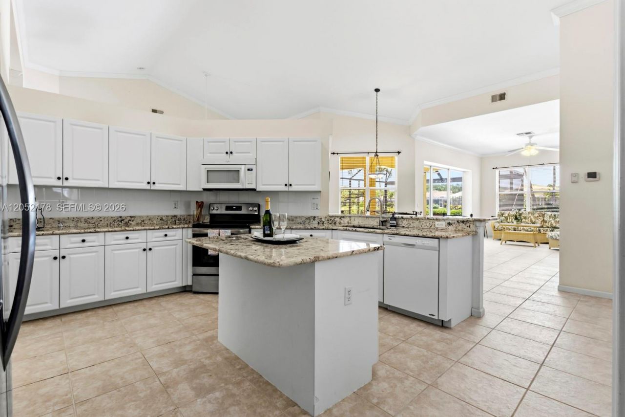 7538 Citrus Hill Ln, Naples, FL 34109 Photo