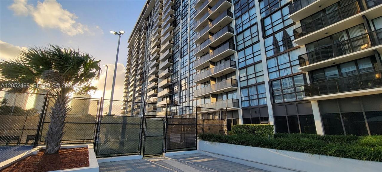 600 NE 36th St, Unit 1509, Miami, FL 33137 Photo