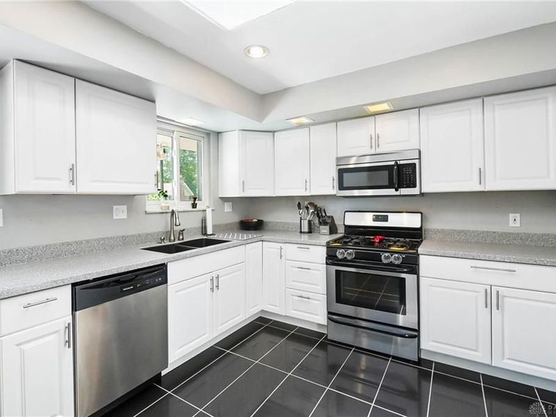 2500 Symphony Way, Dayton, OH 45449 Photo 8