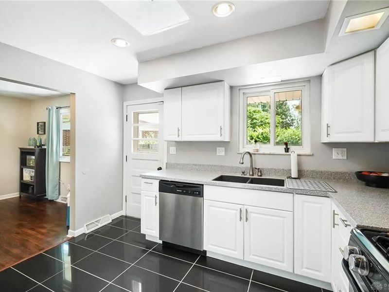 2500 Symphony Way, Dayton, OH 45449 Photo 9