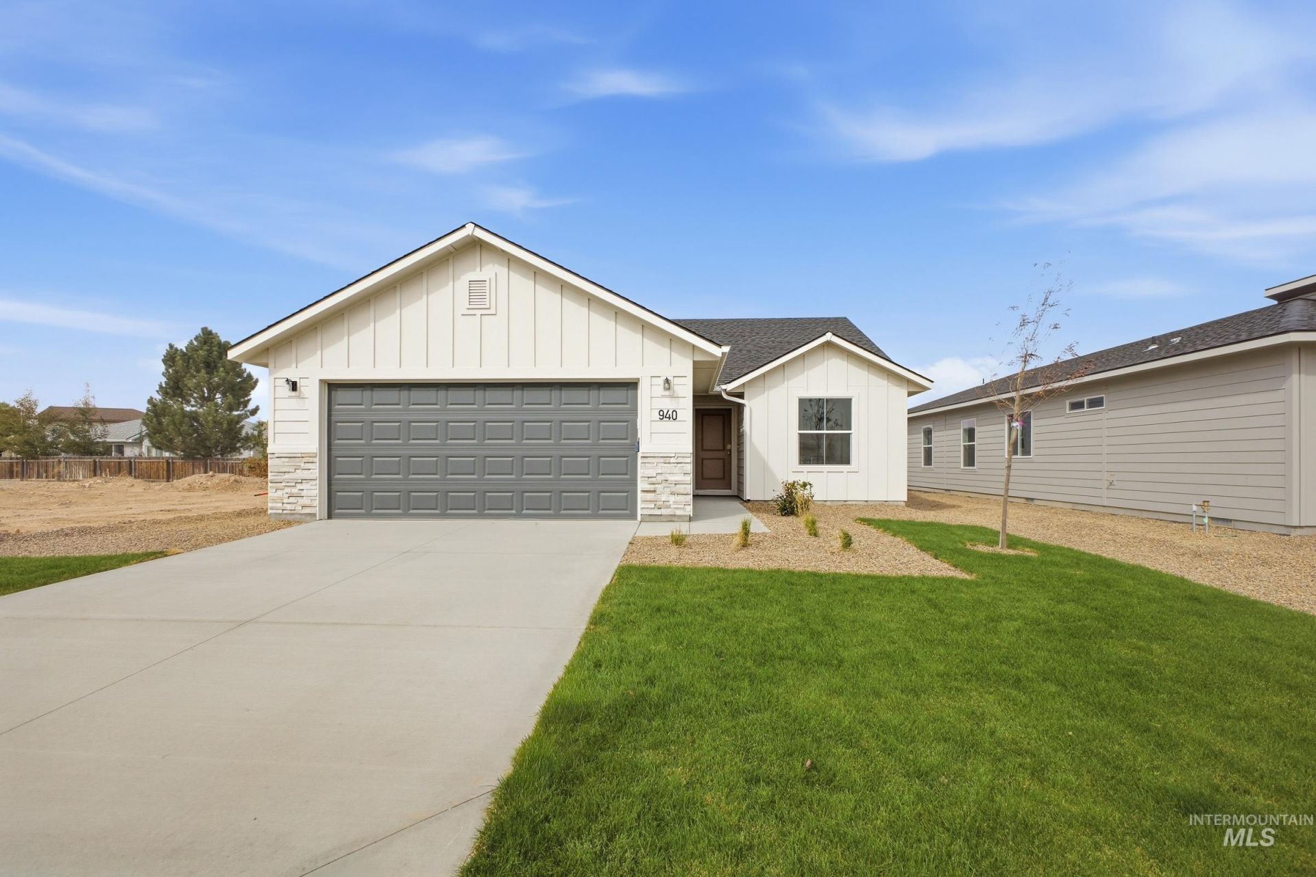 940 SW Jayhawk St, Mountain Home, ID 83647 Main Photo