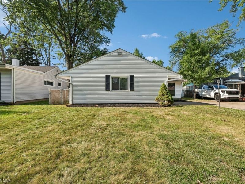 9011 Manorford Drive, Cleveland, OH 44130 Photo 1