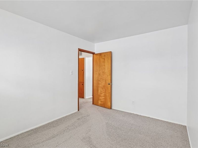 9011 Manorford Drive, Cleveland, OH 44130 Photo 14