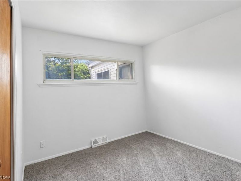 9011 Manorford Drive, Cleveland, OH 44130 Photo 19