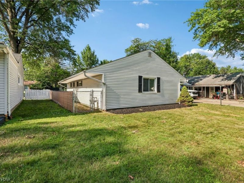 9011 Manorford Drive, Cleveland, OH 44130 Photo 24