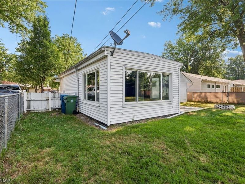 9011 Manorford Drive, Cleveland, OH 44130 Photo 27