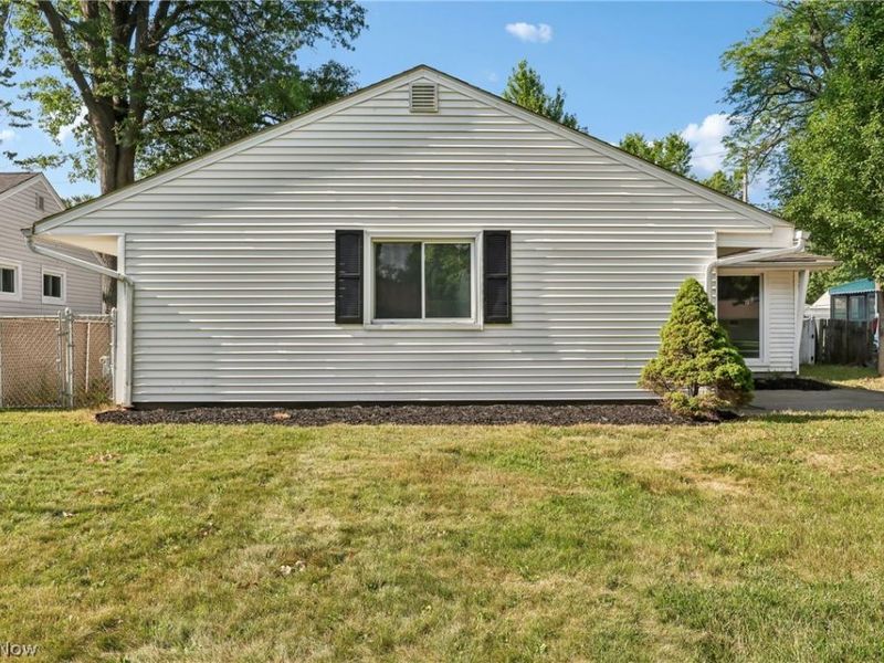 9011 Manorford Drive, Cleveland, OH 44130 Photo 30