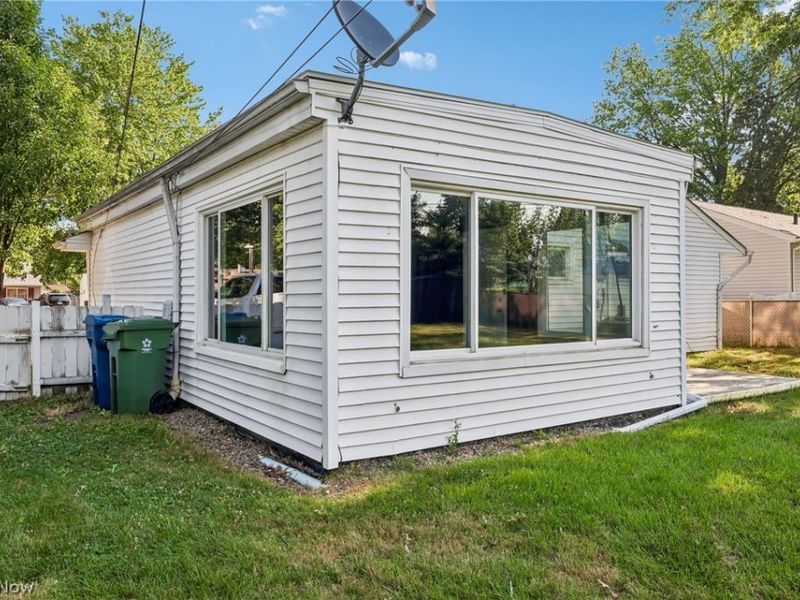 9011 Manorford Drive, Cleveland, OH 44130 Photo 31