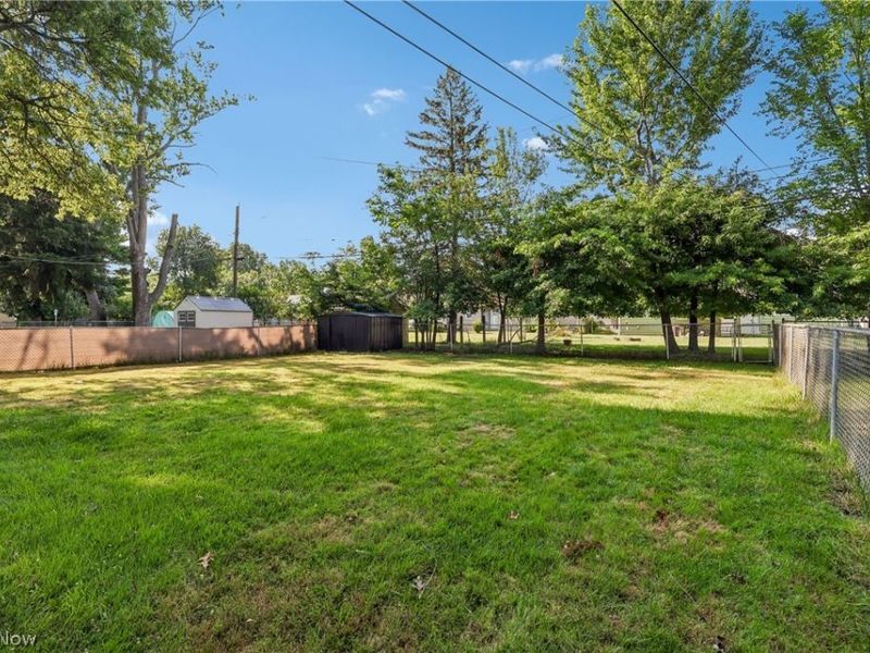 9011 Manorford Drive, Cleveland, OH 44130 Photo 32