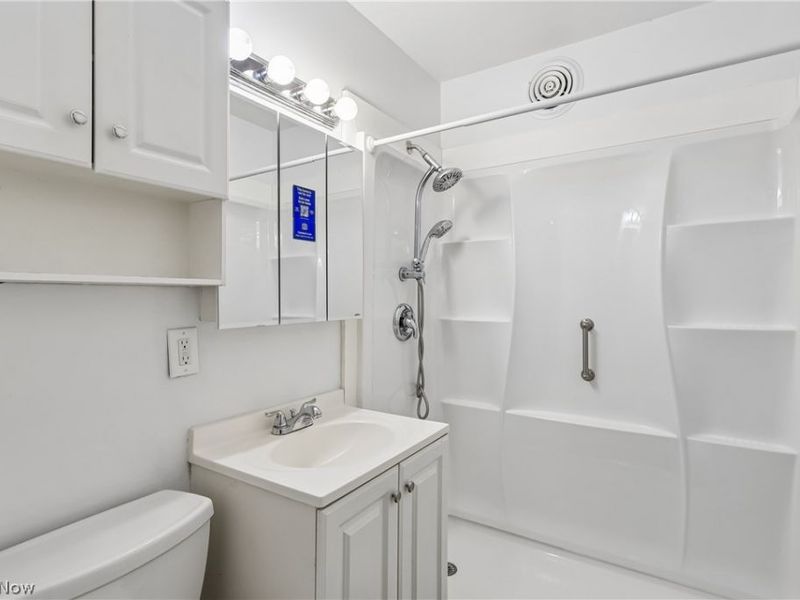 9011 Manorford Drive, Cleveland, OH 44130 Photo 6